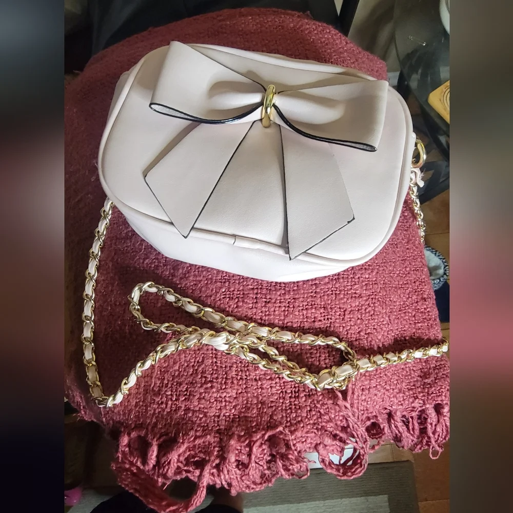 Crossbody Bag With Chain, by Giani Bini - Picture 2 of 4